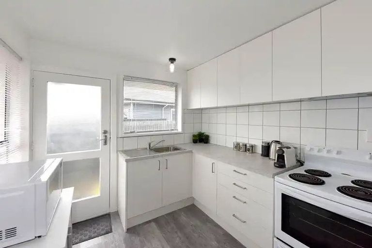 Photo of property in 2/8 Bowen Street, Upper Riccarton, Christchurch, 8041