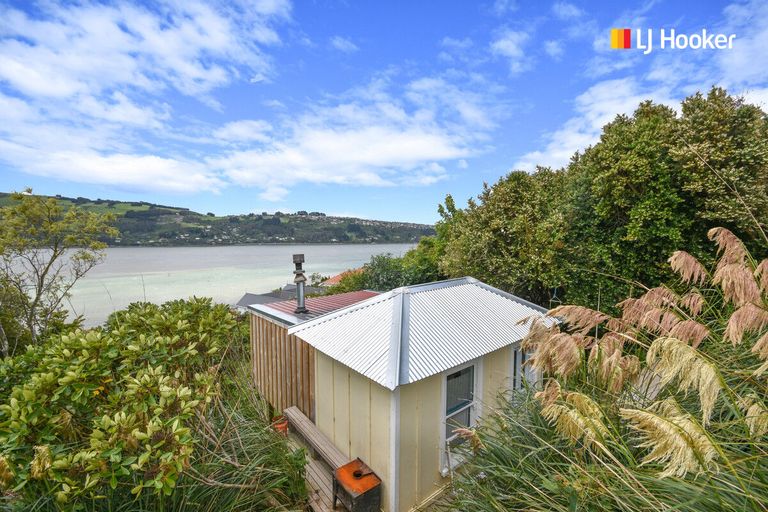 Photo of property in 2 Waireka Street, Ravensbourne, Dunedin, 9022