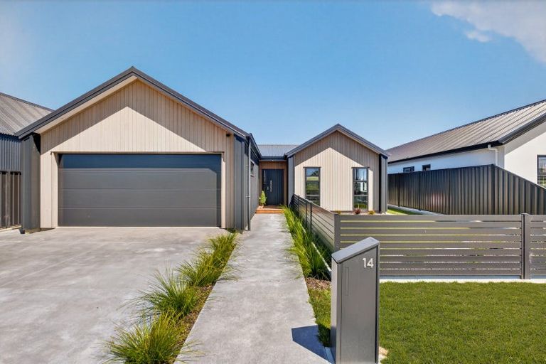 Photo of property in 14 Annie Aranui Drive, Poraiti, 4182