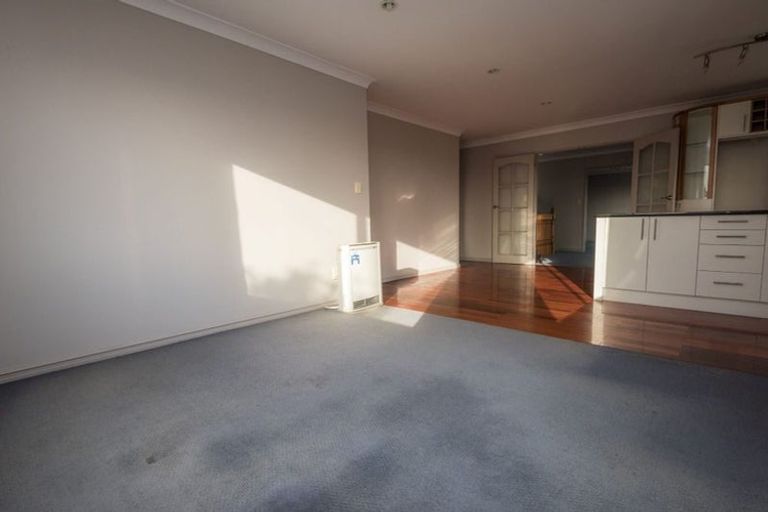 Photo of property in 42 Mandeville Place, Unsworth Heights, Auckland, 0632