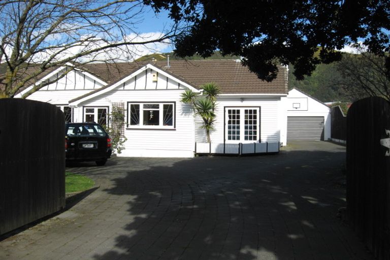 Photo of property in 100 Waiwhetu Road, Waterloo, Lower Hutt, 5011