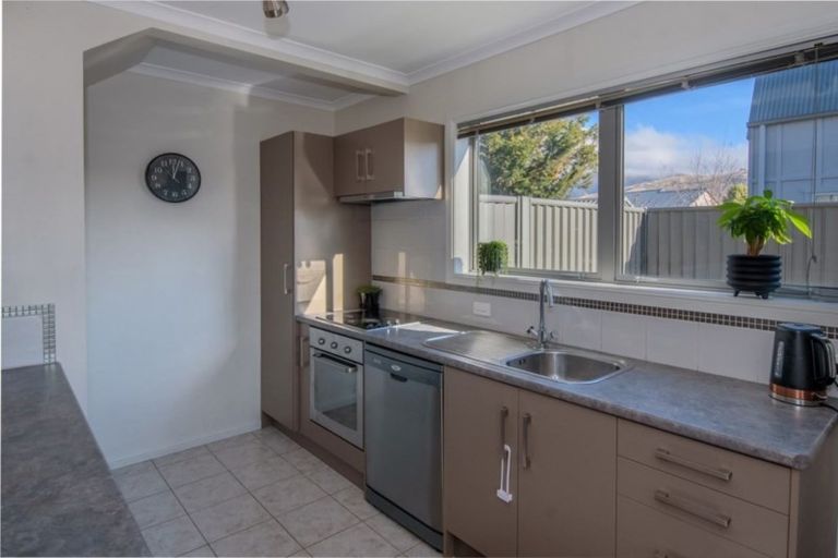 Photo of property in 9 Austral Place, Cromwell, 9310