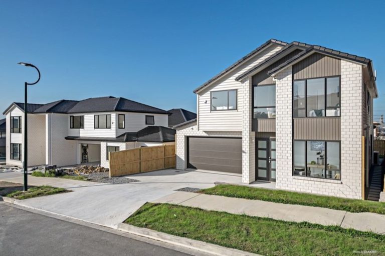 Photo of property in 82 Drumbuoy Drive, Flat Bush, Auckland, 2019