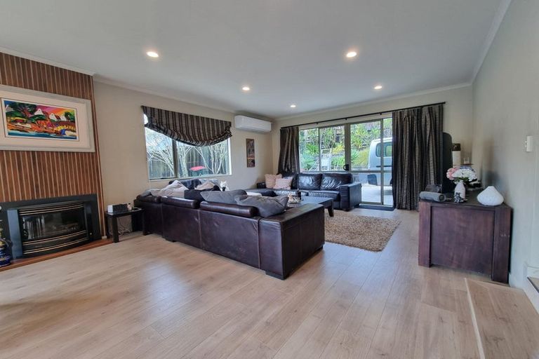 Photo of property in 15 Meteor Place, Schnapper Rock, Auckland, 0632