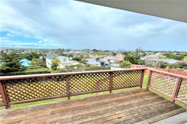 Photo of property in 16 Martin Crescent, Northcote, Auckland, 0627