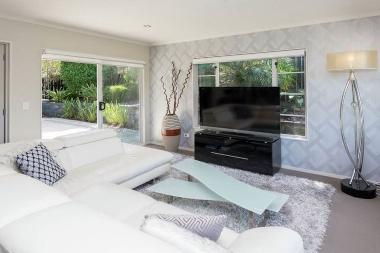 Photo of property in 13 Chateau Rise, Flat Bush, Auckland, 2016