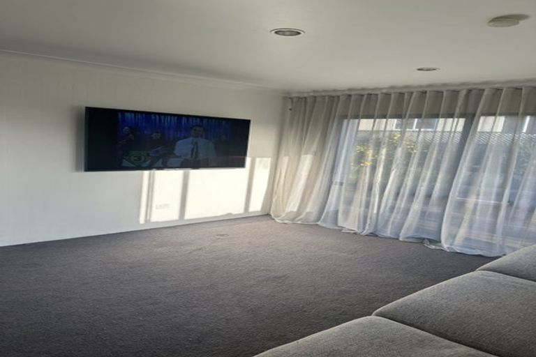 Photo of property in 2/840 Whangaparaoa Road, Manly, Whangaparaoa, 0930
