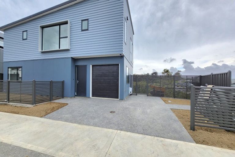 Photo of property in 12 Koreke Close, Kenepuru, Porirua, 5022