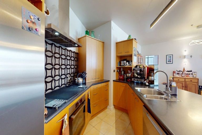 Photo of property in Endeavour Apartments, 9/125 Thorndon Quay, Pipitea, Wellington, 6011