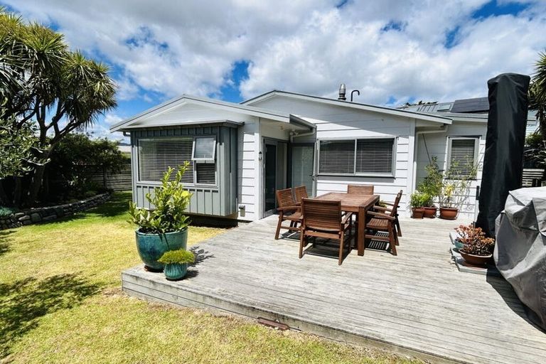 Photo of property in 185 Tutere Street, Waikanae Beach, Waikanae, 5036
