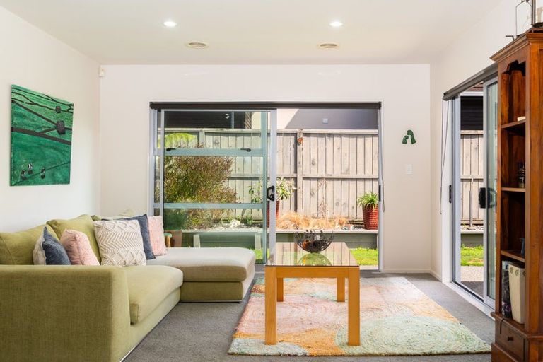 Photo of property in 11 Sedgley Grove, Churton Park, Wellington, 6037