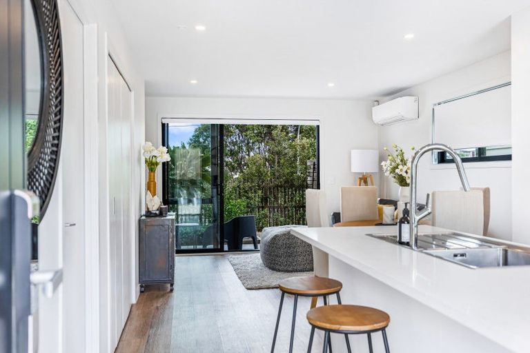 Photo of property in 4/35 Garadice Road, Rothesay Bay, Auckland, 0630