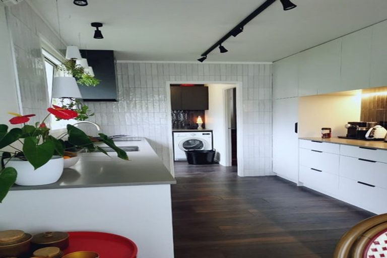 Photo of property in 1/21 Kerria Place, Sunnynook, Auckland, 0620