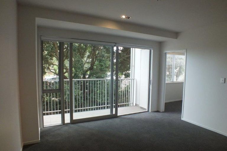 Photo of property in Shoal Haven Apartments, 212a/130 Anzac Street, Takapuna, Auckland, 0622