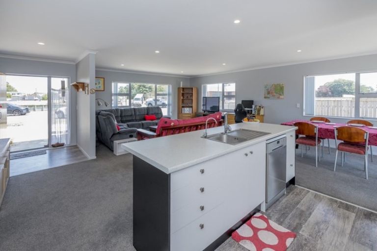 Photo of property in 12 Awahou Place, Foxton, 4814