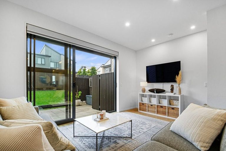 Photo of property in 31 Peihana Road, Hobsonville, Auckland, 0616