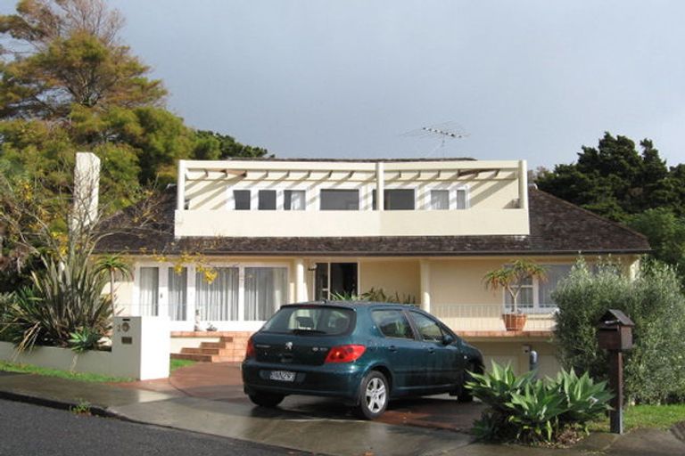 Photo of property in 2 Pleasant Place, Mellons Bay, Auckland, 2014