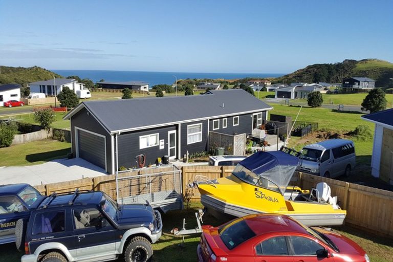 Photo of property in 8 Tua Tua Place, Baylys Beach, Dargaville, 0377
