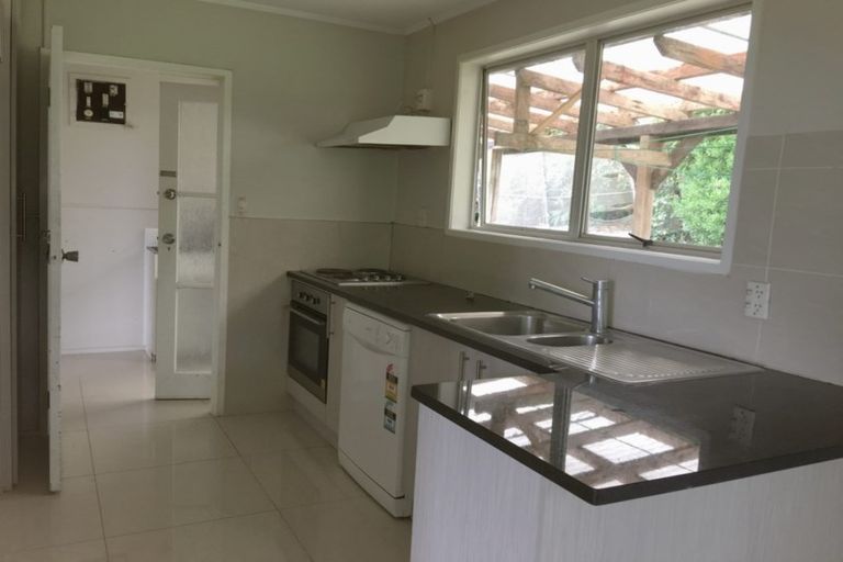 Photo of property in 21 Finn Place, Totara Vale, Auckland, 0629