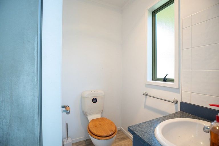 Photo of property in 142 Seaview Road, Westown, New Plymouth, 4310