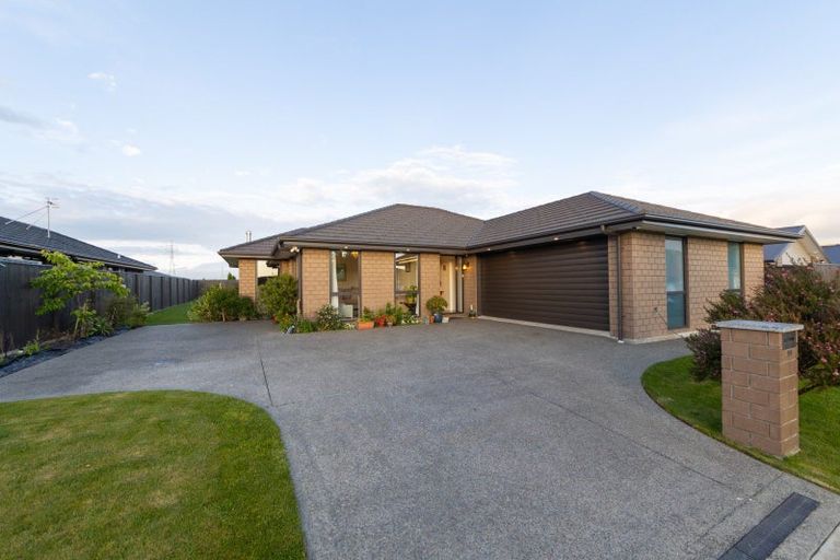 Photo of property in 199 Pacific Drive, Fitzherbert, Palmerston North, 4410