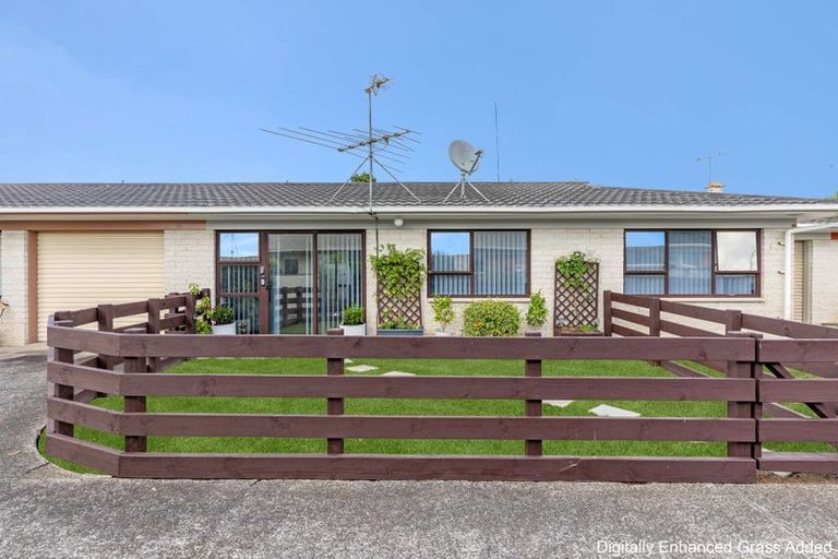 Photo of property in 2/99 Seddon Street, Pukekohe, 2120