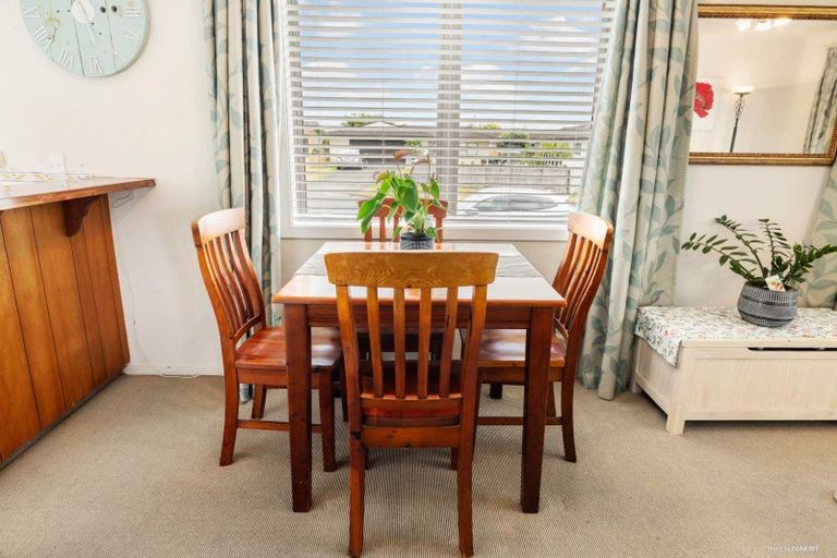 Photo of property in 22 Norfolk Rise, Waiuku, 2123