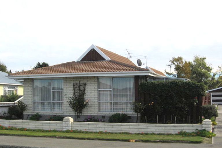 Photo of property in 1/82 Middlepark Road, Sockburn, Christchurch, 8042