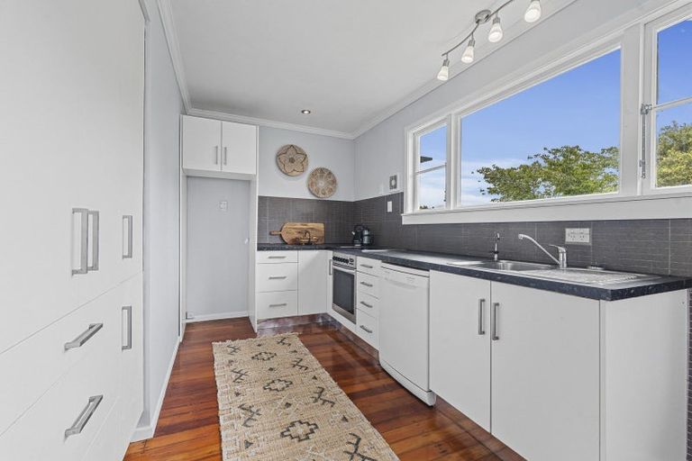 Photo of property in 3 London Terrace, Welbourn, New Plymouth, 4312