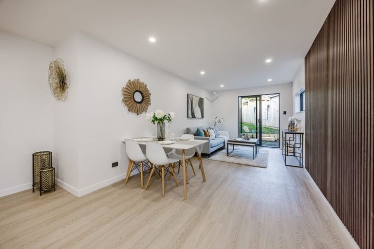 Photo of property in 6/24 Tupaki Place, Pakuranga Heights, Auckland, 2010