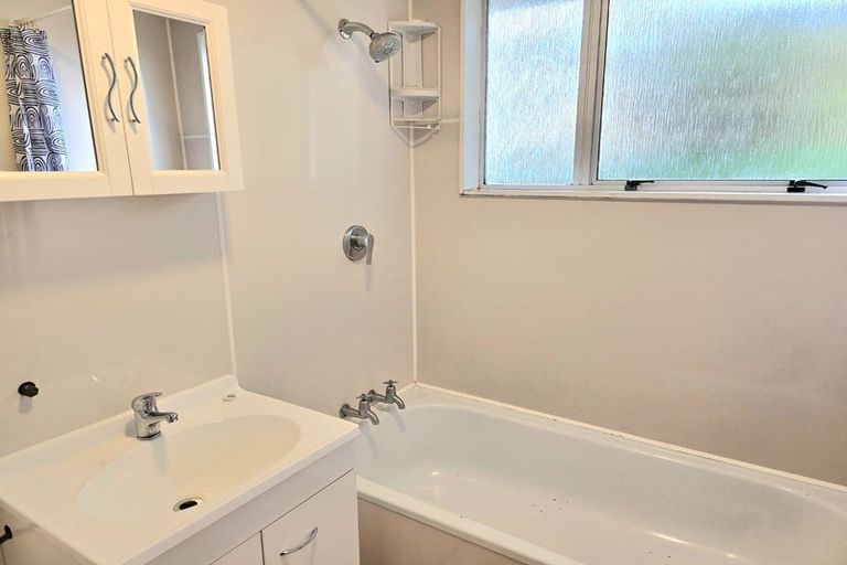 Photo of property in 25a Manor Drive, Stokes Valley, Lower Hutt, 5019