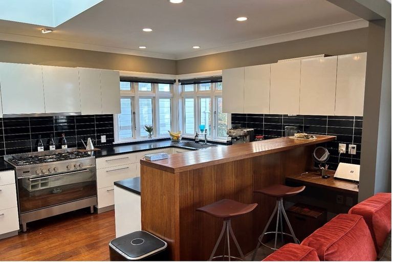 Photo of property in 9 Mckenzie Terrace, Te Aro, Wellington, 6011