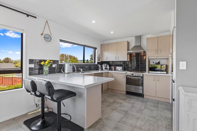 Photo of property in 10a Hayley Grove, Papamoa Beach, Papamoa, 3118