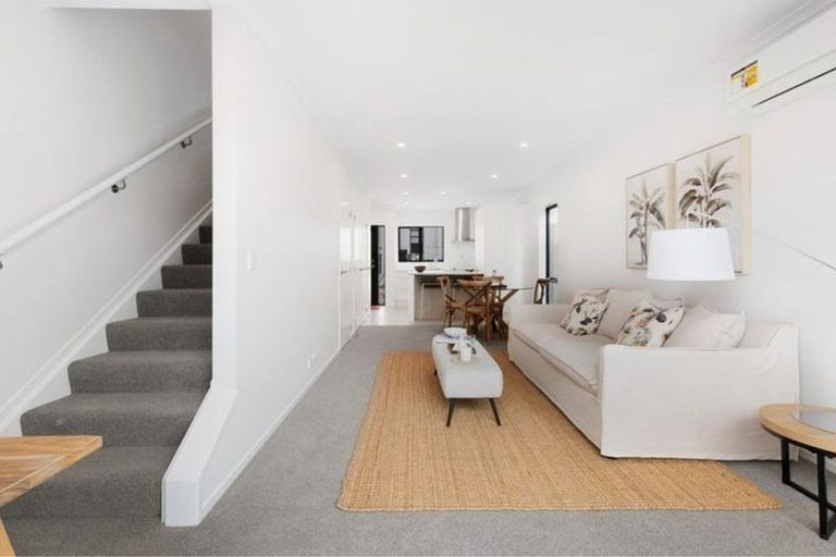 Photo of property in 5 Kitea Place, Mangere, Auckland, 2022