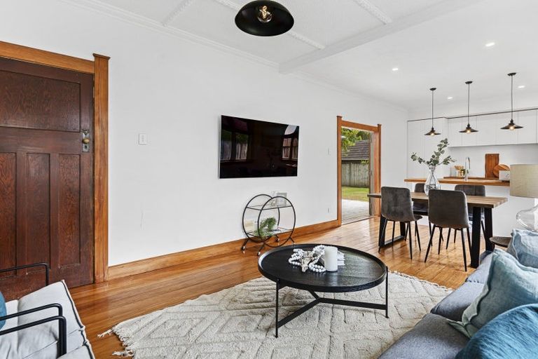 Photo of property in 11 Woodleigh Street, Frankleigh Park, New Plymouth, 4310