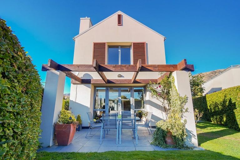 Photo of property in 9 Meadowbrook Place, Wanaka, 9305