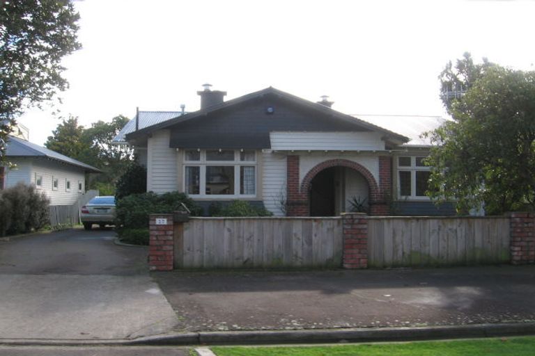 Photo of property in 27 Stanley Avenue, Palmerston North, 4414