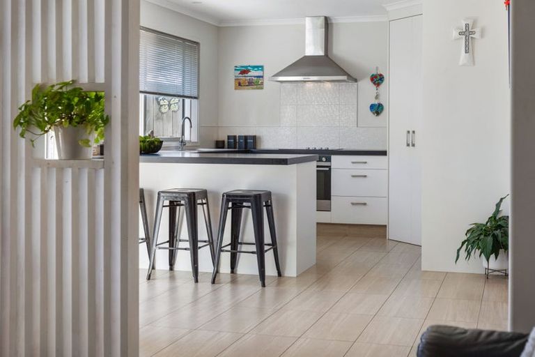 Photo of property in 24 Leet Crescent, Papamoa Beach, Papamoa, 3118