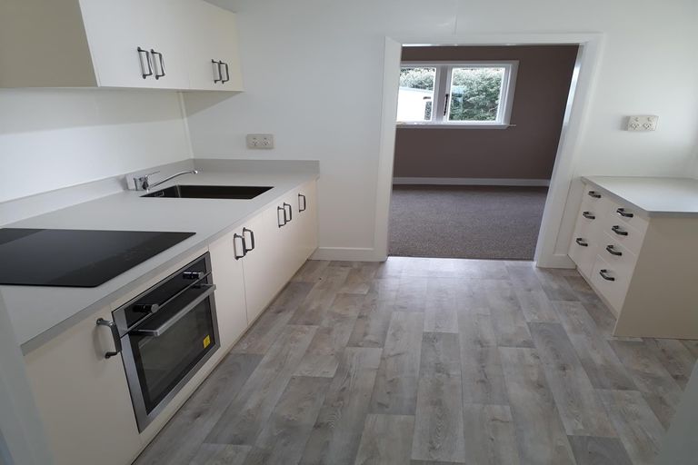 Photo of property in 1 Frood Street, Bulls, 4818