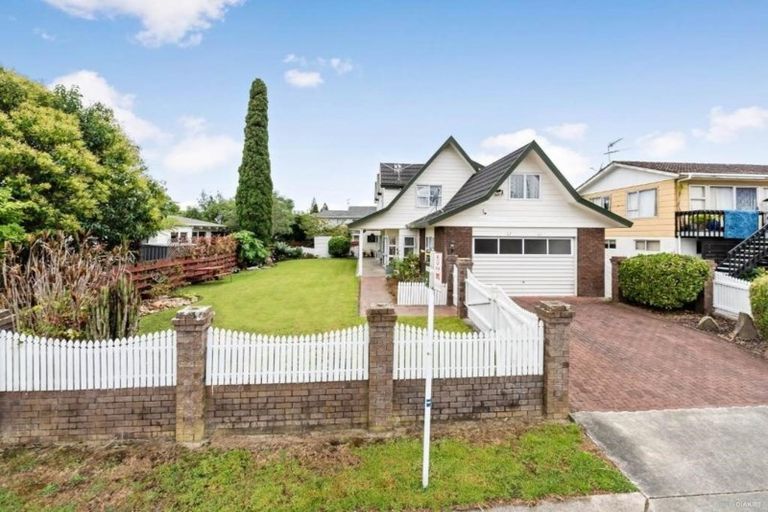 Photo of property in 34 Akoranga Drive, Northcote, Auckland, 0627