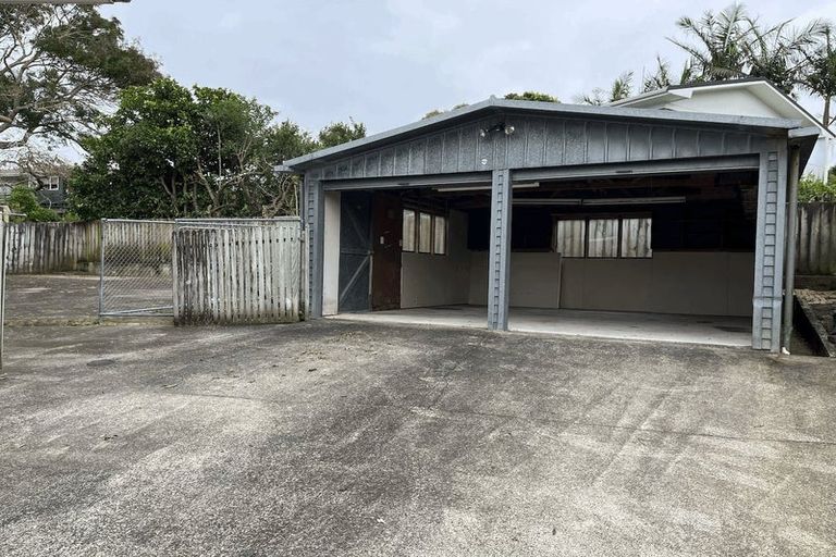 Photo of property in 12 Portadown Avenue, Pakuranga Heights, Auckland, 2010