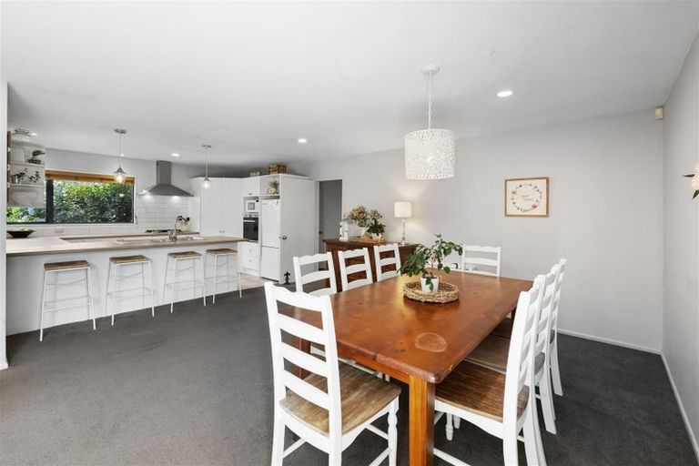 Photo of property in 9 Gwen Place, Redwood, Christchurch, 8051