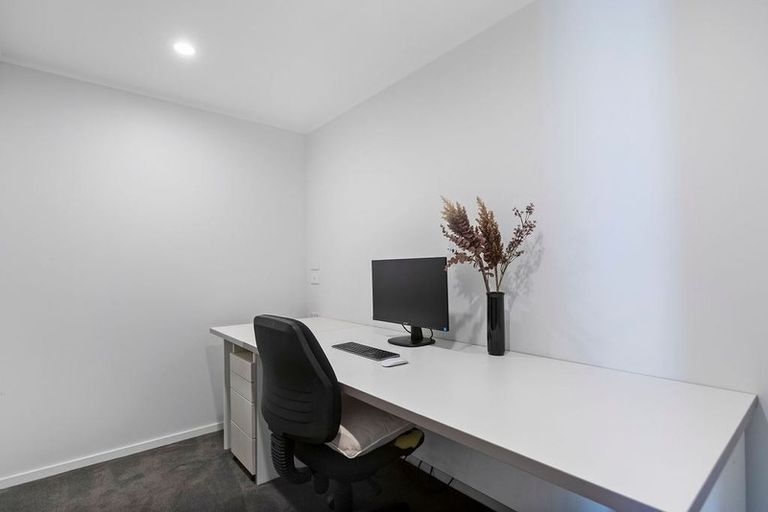 Photo of property in 2/61a Target Road, Totara Vale, Auckland, 0629