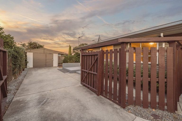 Photo of property in 2/90 Queenspark Drive, Parklands, Christchurch, 8083