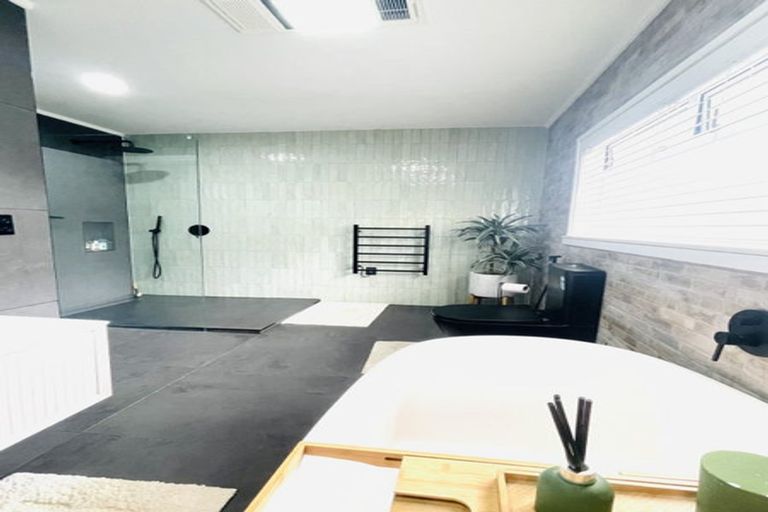 Photo of property in 5 Freshney Place, Hillpark, Auckland, 2102