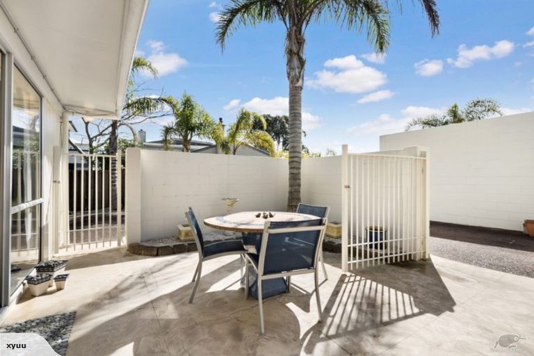 Photo of property in 2/21 Hattaway Avenue, Bucklands Beach, Auckland, 2012