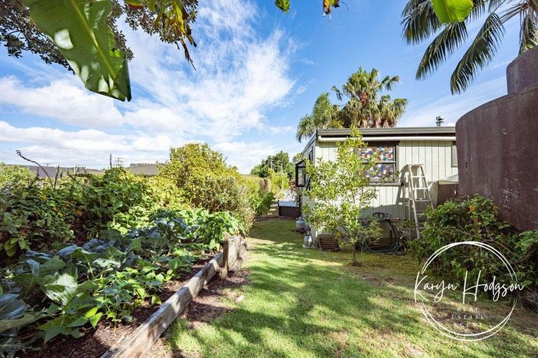 Photo of property in 10 Regent Street, Whakapirau, Maungaturoto, 0583