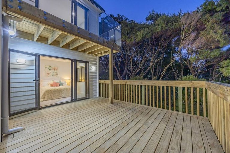 Photo of property in 254a Whangaparaoa Road, Red Beach, 0932