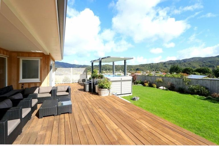 Photo of property in 55 Ruthven Road, Wainuiomata, Lower Hutt, 5014