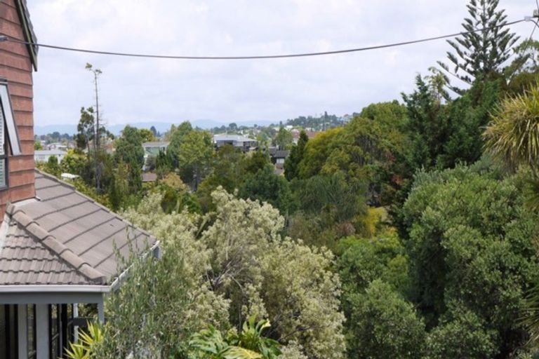 Photo of property in 1/406 East Coast Road, Sunnynook, Auckland, 0630